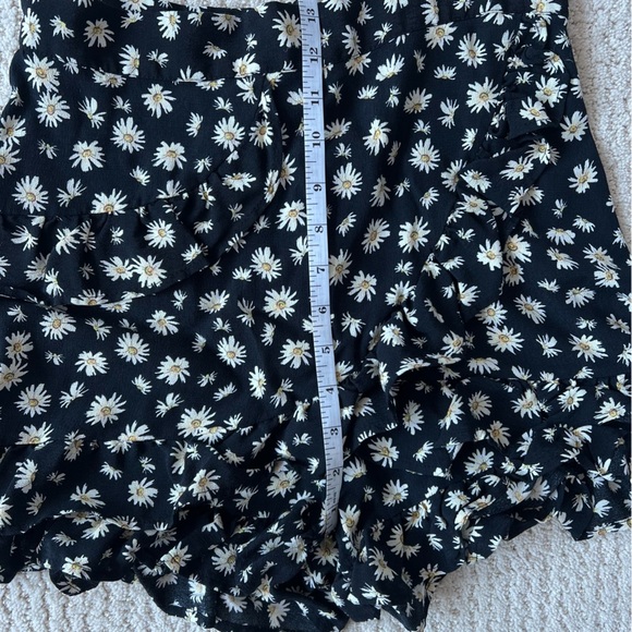 ZARA Daisy Floral Ruffle Hugh Waisted Mini Shorts S - Picture 7 of 7